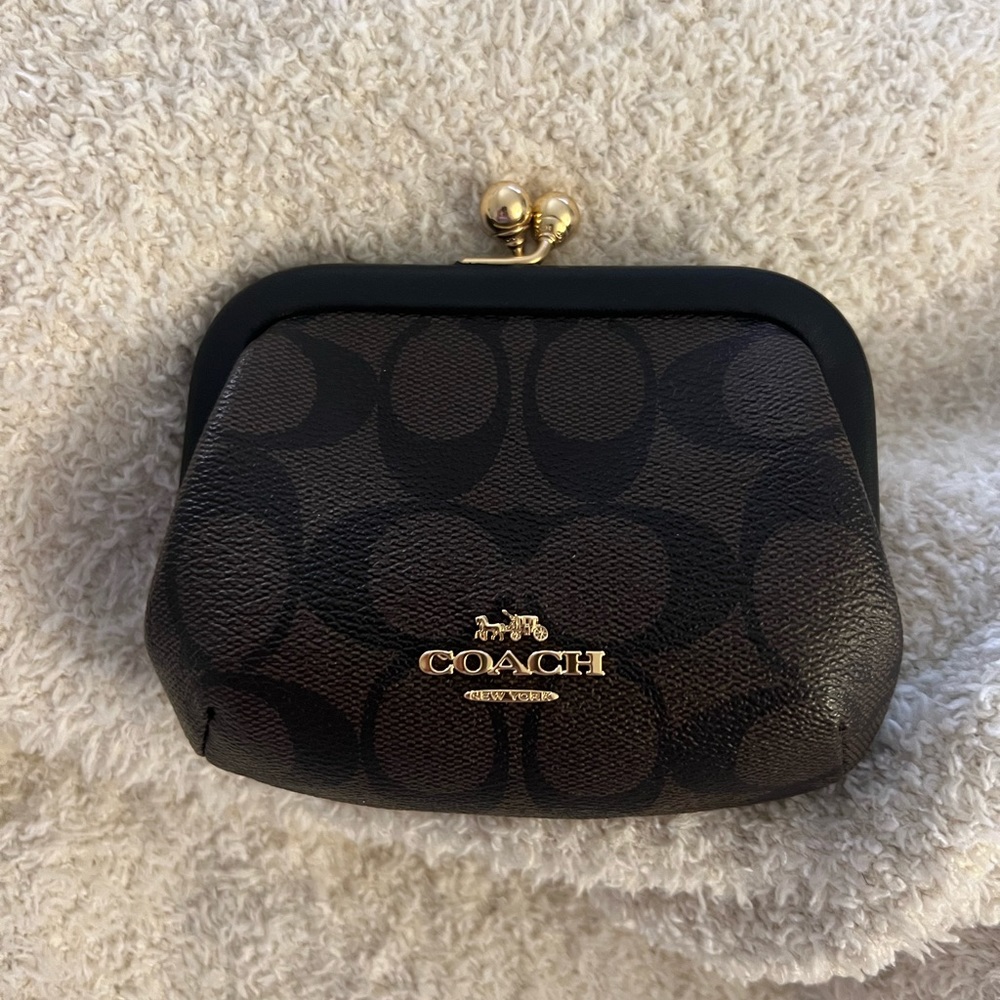 New Coach Kiss Lock Coin Purse